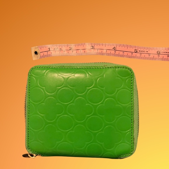 COMME des GARÇONS — Clover-Embossed Zip-Around Wallet | Green Leather - Picture 7 of 8